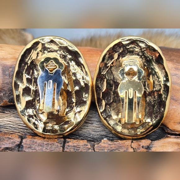 Elizabeth Taylor For Avon Clip-on Earrings Gold Tone Hammered Look Signed - Picture 3 of 8